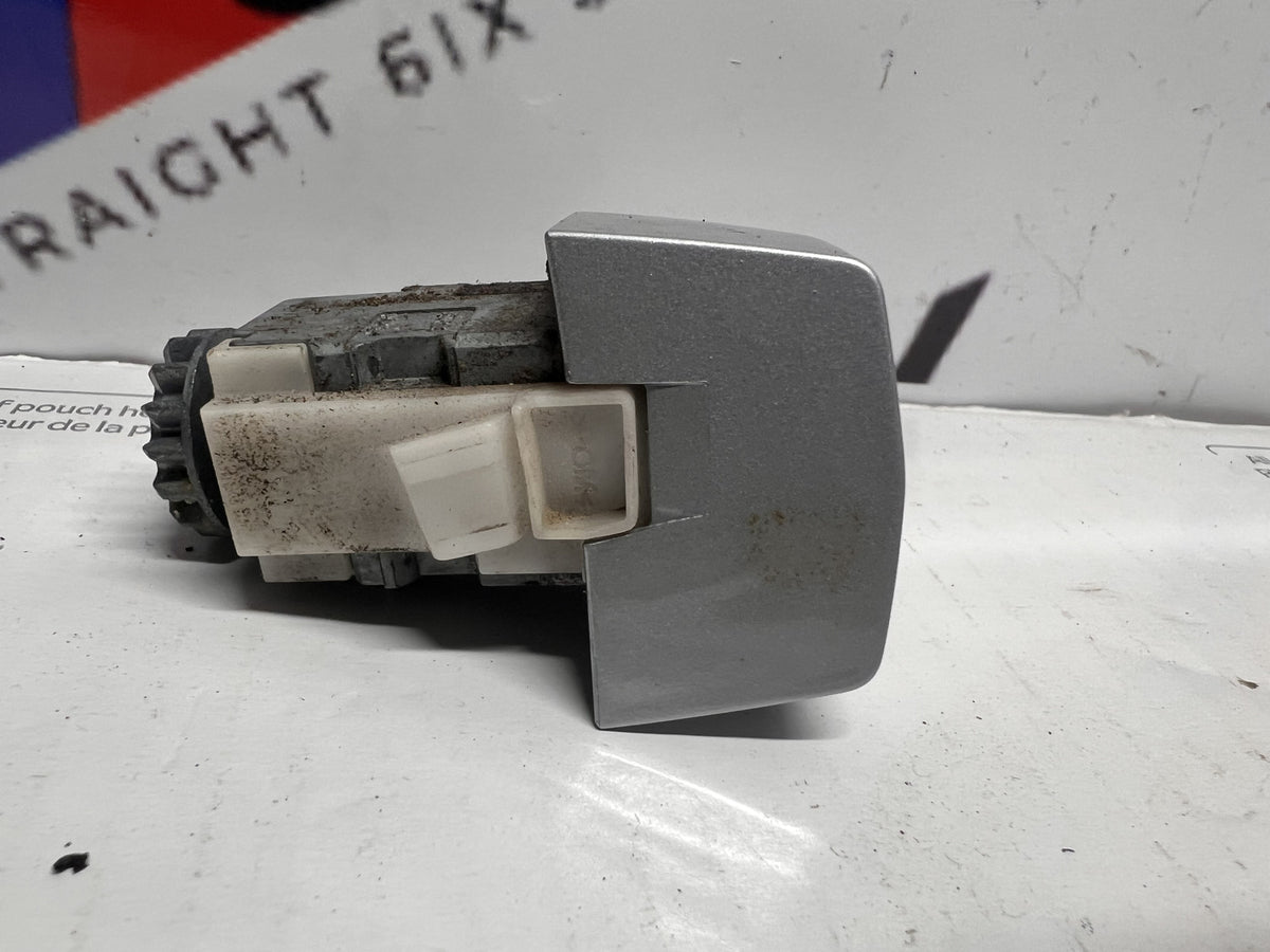 12-18 BMW F30 F32 Driver Left Outer Door Handle Comfort Access Glacier Silver OE
