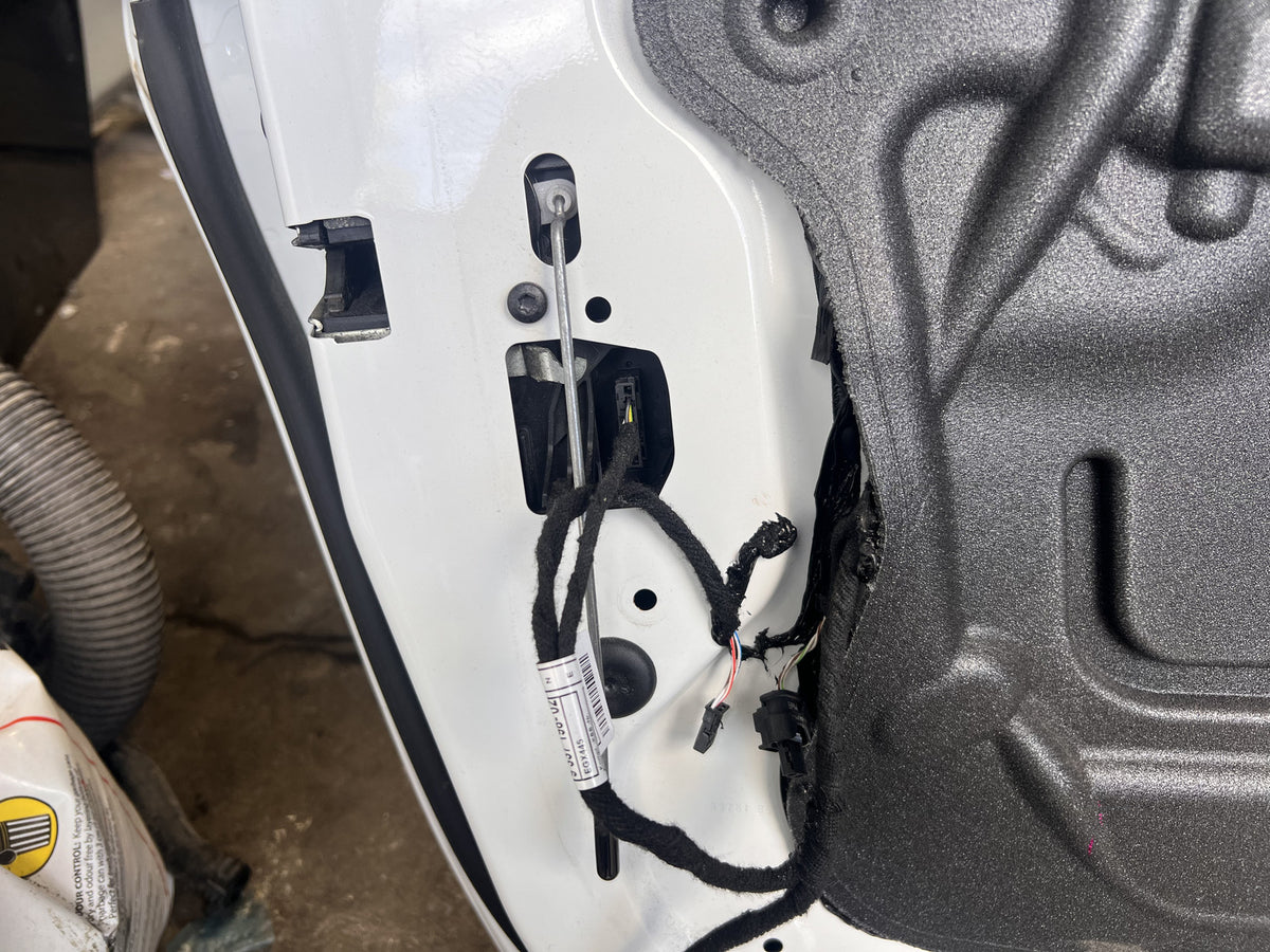 BMW F32 F82 428i 435i 440i M4 Coupe Driver Front Door Left White OEM 2014-2020