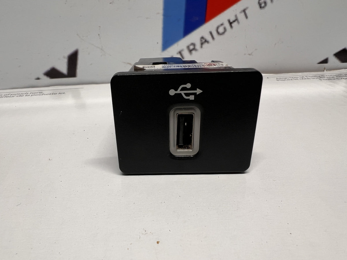 Ford USB Port Media Hub CarPlay HS7T-14F014-AC Fusion Escape Focus OEM