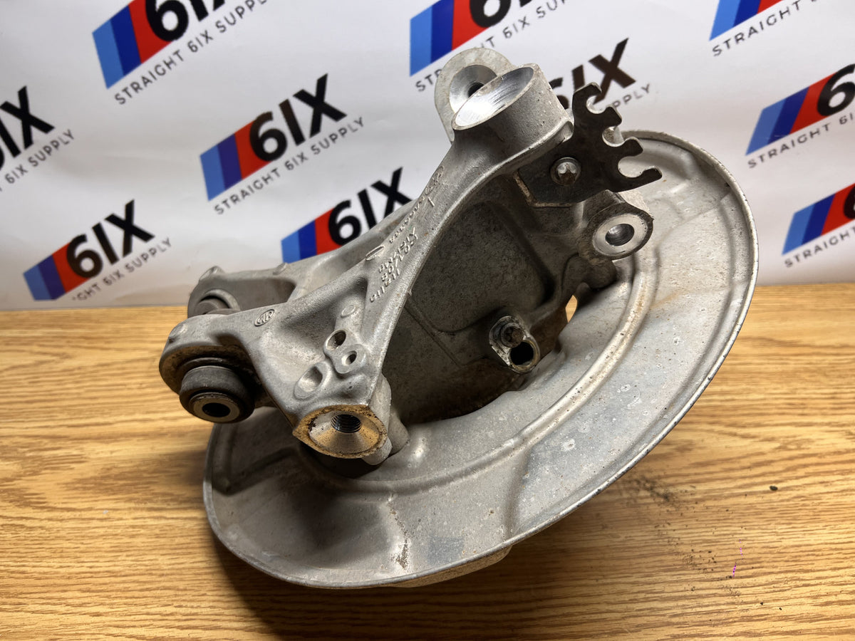 17-23 BMW G30 5-Series 530i 540i Rear Right Passenger Spindle Knuckle Hub OEM