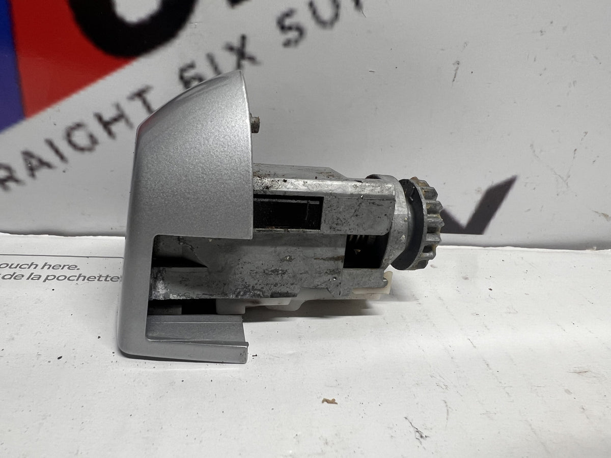 12-18 BMW F30 F32 Driver Left Outer Door Handle Comfort Access Glacier Silver OE